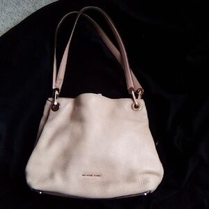 Michael kors pebbled leather shoulder purse